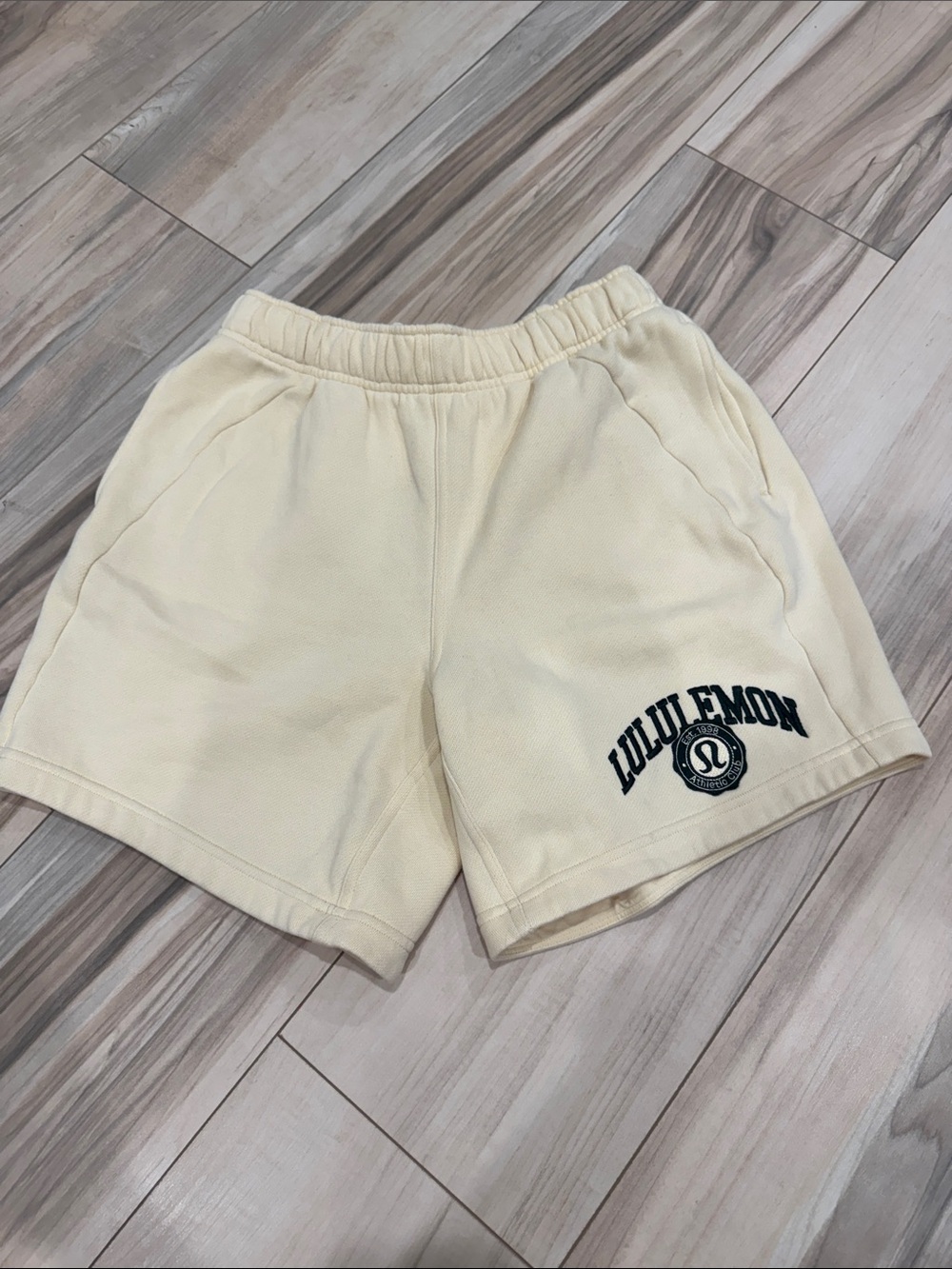 NWOT Women’s Lululemon Scuba Oversized Buttercreams Shorts | 7" Graphic | XS